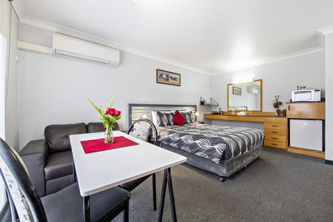 Shearing Shed Motor Inn - VIC Tourism 1