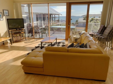 Sheoak Holiday Home - VIC Tourism 0