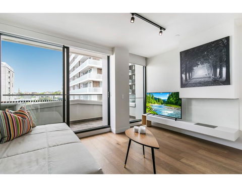 Shop Til You Drop At Sleek Unit In Hip Area - VIC Tourism 0
