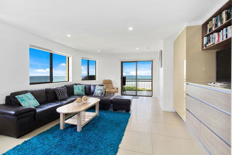 Shoreline Nine Penthouse With Ocean Views - VIC Tourism 1