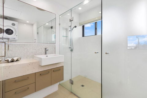 Shoreline Nine Penthouse With Ocean Views - VIC Tourism 2