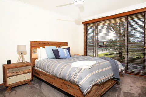 Shores - Pet-Friendly - 1 Min Walk To Beach - VIC Tourism 3