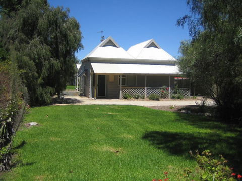 Showgrounds Cottage Naracoorte - VIC Tourism 0