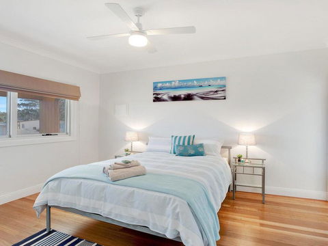 Sienna By The Sea - Spacious Coastal Getaway - VIC Tourism 3