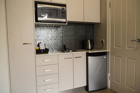 Simmers Serviced Apartments - VIC Tourism 2