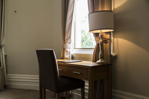 Simmers Serviced Apartments - VIC Tourism 0