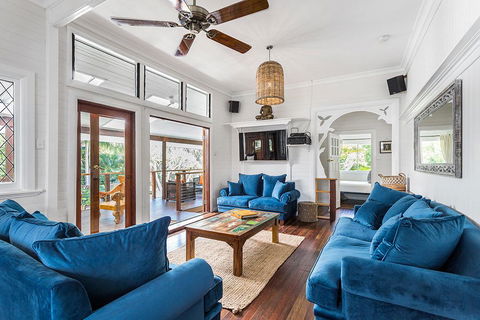 Skye Lodge Byron Bay - Walk To Town In 5 Minutes! - VIC Tourism 0