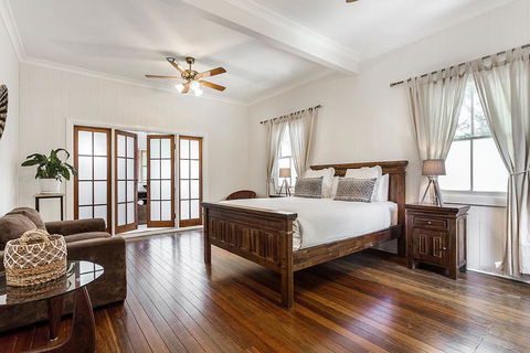 Skye Lodge Byron Bay - Walk To Town In 5 Minutes! - VIC Tourism 1
