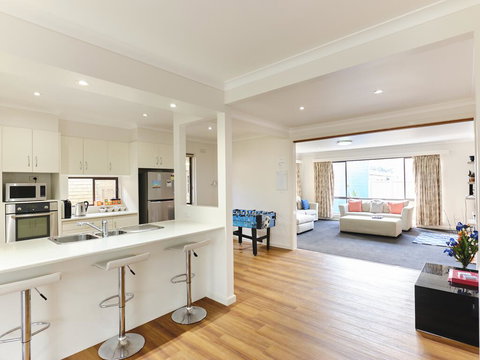 Skymirror Villa - VIC Tourism 3