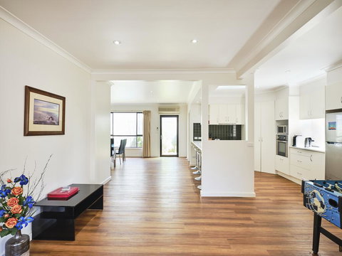 Skymirror Villa - VIC Tourism 0