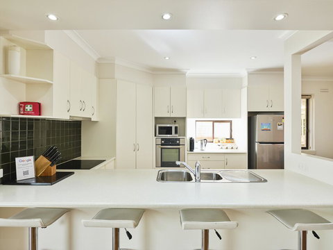 Skymirror Villa - VIC Tourism 1