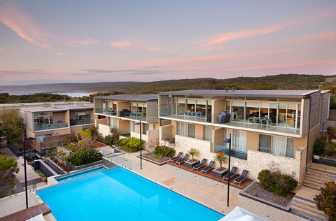 Smiths Beach Resort - VIC Tourism 0