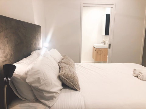 South Bank Beautiful River View Tower - VIC Tourism 3