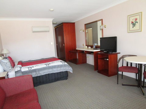Southern Comfort Motor Inn - VIC Tourism 3