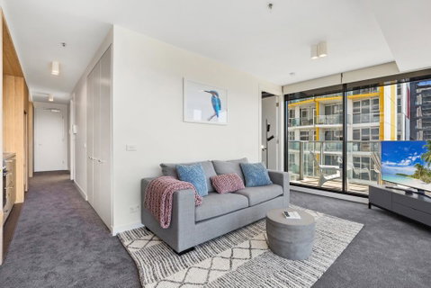Spacious And Sunny Modern Apartment With City View - VIC Tourism 2