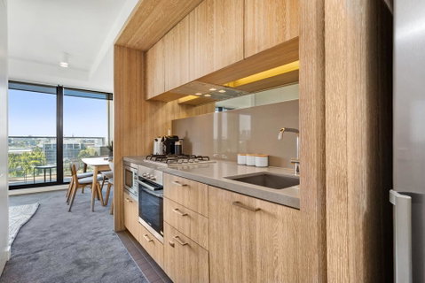 Spacious And Sunny Modern Apartment With City View - VIC Tourism 3