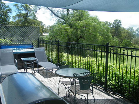 St Peter's Fairview - VIC Tourism 0