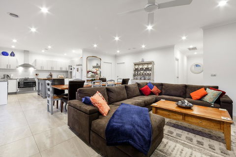 StayCentral - Rosanna Luxurious Mansion - VIC Tourism 0