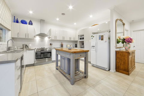 StayCentral - Rosanna Luxurious Mansion - VIC Tourism 1