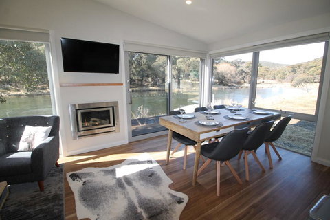 Stillwater Lodge - VIC Tourism 0