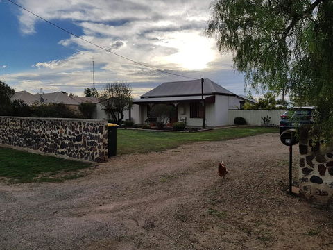 Stonewall Cottage - VIC Tourism 0
