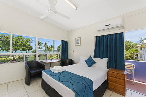 Strand Motel - VIC Tourism 0