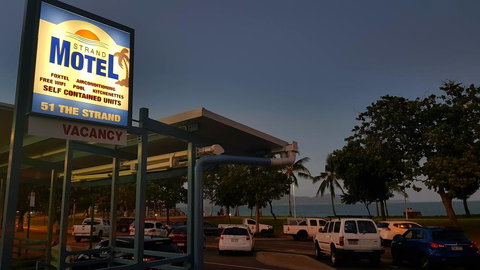 Strand Motel - VIC Tourism 1