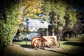 Strayleaves Caravan Park with VIC Tourism