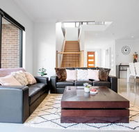 Stunning 3Beds near Knox Shopping CentroWantirna - VIC Tourism