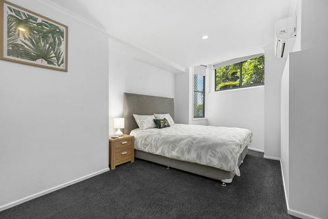 Stunning Beach Front Villa At Castaway Cove - VIC Tourism 1