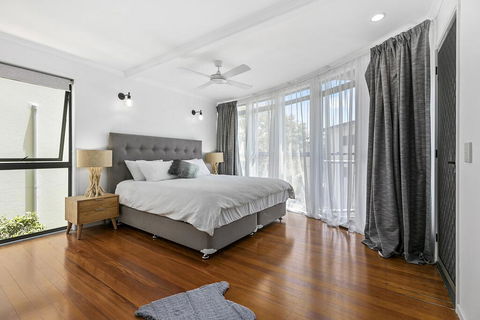 Stunning Beach Front Villa At Castaway Cove - VIC Tourism 2