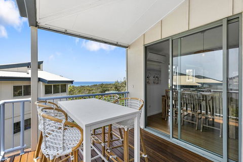 Stunning Beach Front Villa At Castaway Cove - VIC Tourism 0