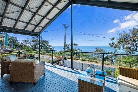 Stunning Family Escape On The Point With Bay Views - VIC Tourism 3
