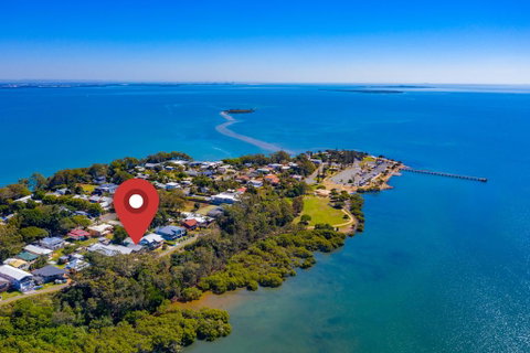Stunning Family Escape On The Point With Bay Views - VIC Tourism 2