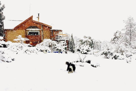 STUNNING HOME WITH AMAZING VIEWS - Just 20 Mins To The City And Only 10 To MONA! - VIC Tourism 0