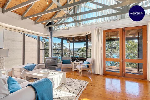 STUNNING WATERFRONT ESCAPE AT DALEYS POINT - VIC Tourism 0
