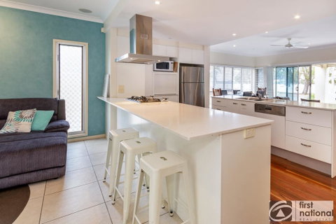 Stunning Waterfront Home With Pool - Sylvan Beach Esp, Bellara - VIC Tourism 3