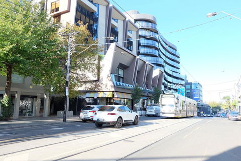Stylish Apartment - VIC Tourism 3