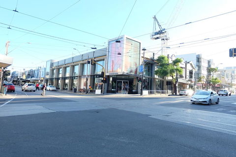 Stylish Apartment - VIC Tourism 1