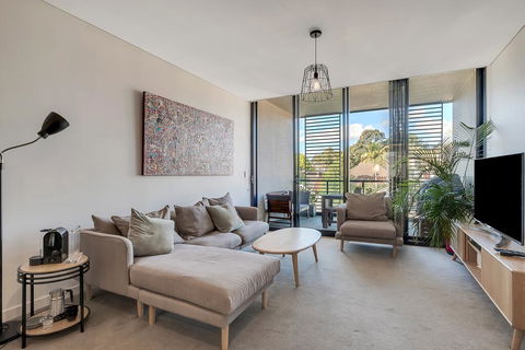 STYLISH CAMPERDOWN APARTMENT And PARKING INC - VIC Tourism 3