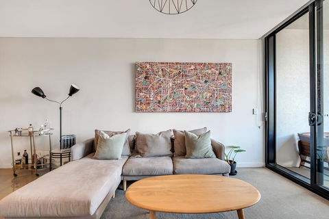 STYLISH CAMPERDOWN APARTMENT And PARKING INC - VIC Tourism 2