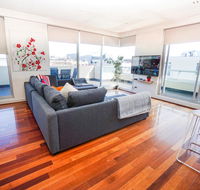 Stylish Modern 3BD Retreat at an Amazing Location - VIC Tourism