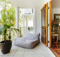 Stylish Tropical Oasis Apartment with Hot Tub and Four Pools - VIC Tourism