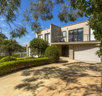 STYLISH SUN-DRENCHED AND SOPHISTICATED - VIC Tourism