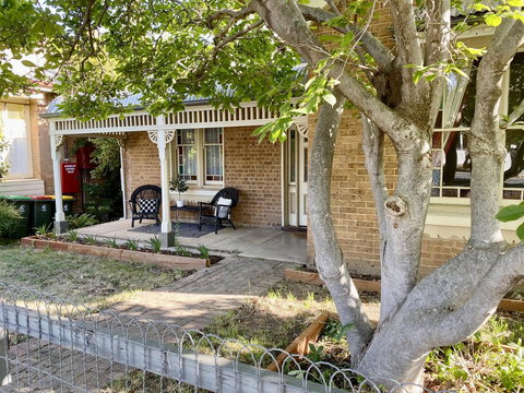 SUMMER HOUSE - CENTRAL LOCATION Near PARK - VIC Tourism 1