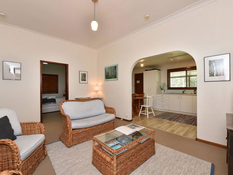 Summerfield Cottage - Hunter Valley, Renovated House In Central North Rothbury - VIC Tourism 3
