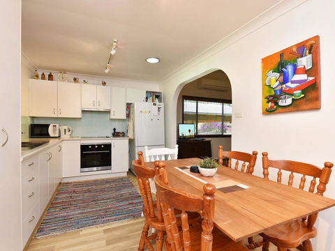Summerfield Cottage - Hunter Valley, Renovated House In Central North Rothbury - VIC Tourism 2