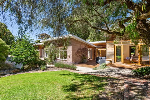 Sun Valley - Boutique Portsea Accommodation - VIC Tourism 1