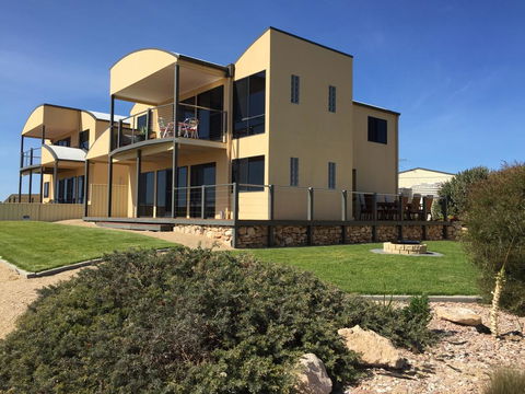 Sunset Cove Beach House - VIC Tourism 0