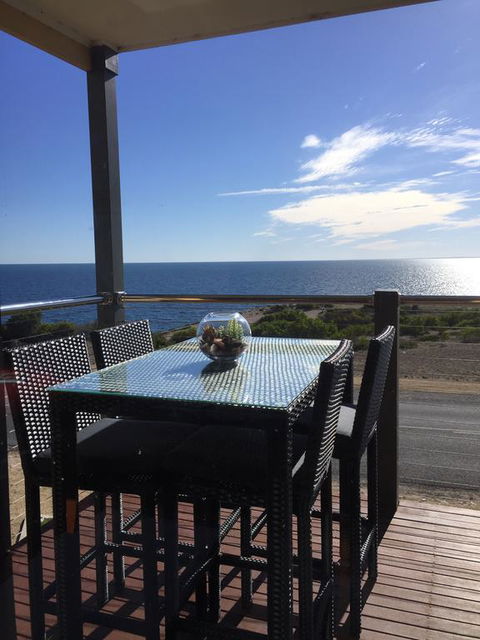 Sunset Cove Beach House - VIC Tourism 1